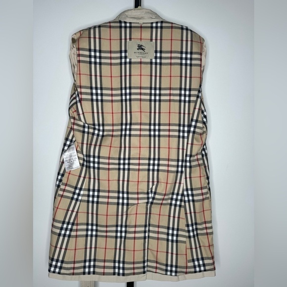 Burberry Women's Trench Coat - Timeless Elegance and British Heritage ๐ - Picture 4 of 7